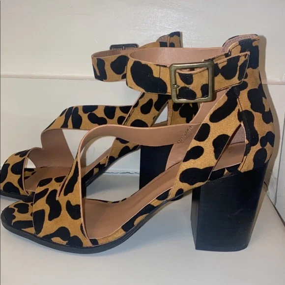 Qupid Shoes Qupid Block Heeled Sandals Nwot Animal Print